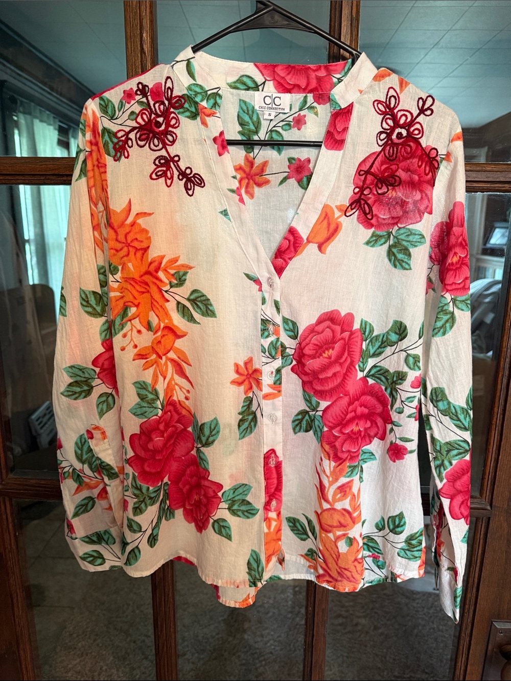 Chic Connection Floral Embroidered Cotton Button Front Blouse White Red Small